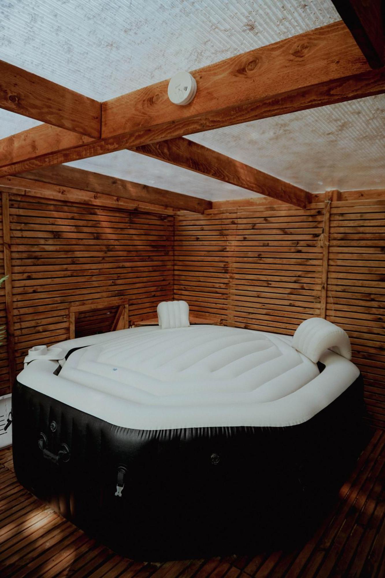 Le Chalet Tipi Avec Jacuzzi Et Jardin تروي المظهر الخارجي الصورة